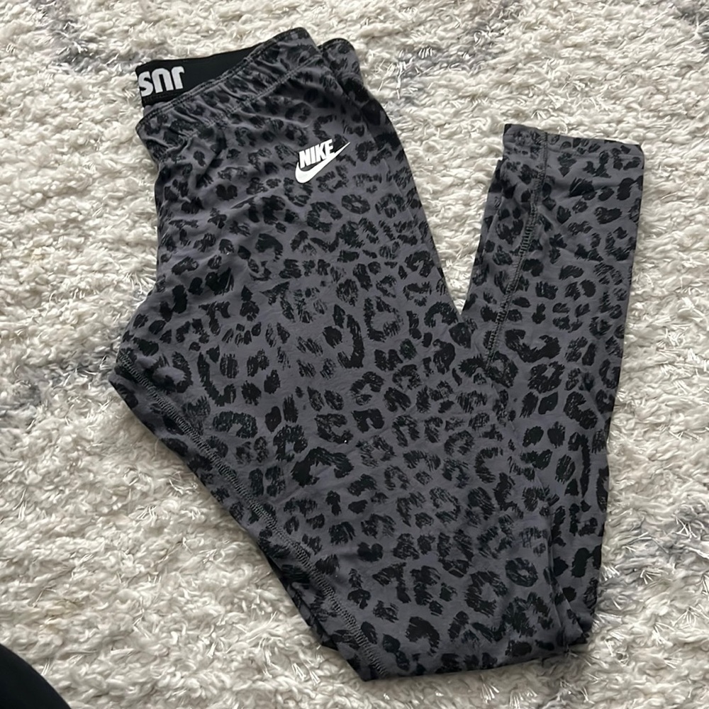 Women’s Nike size medium black and gray leopard leggings
